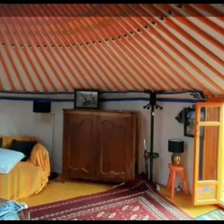 Yourte Mongole * Vernantes