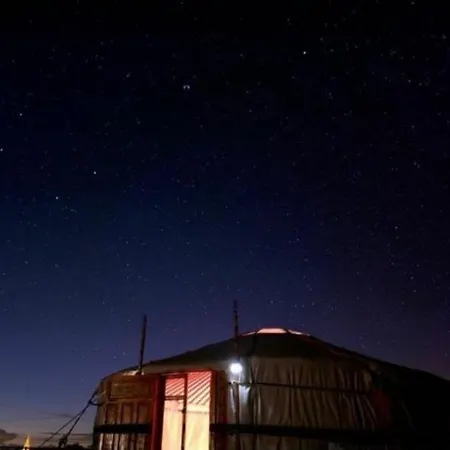 Yourte Mongole Campo de lujo Vernantes