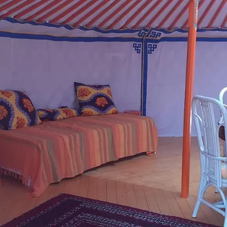 Campo de lujo Yourte Mongole Vernantes